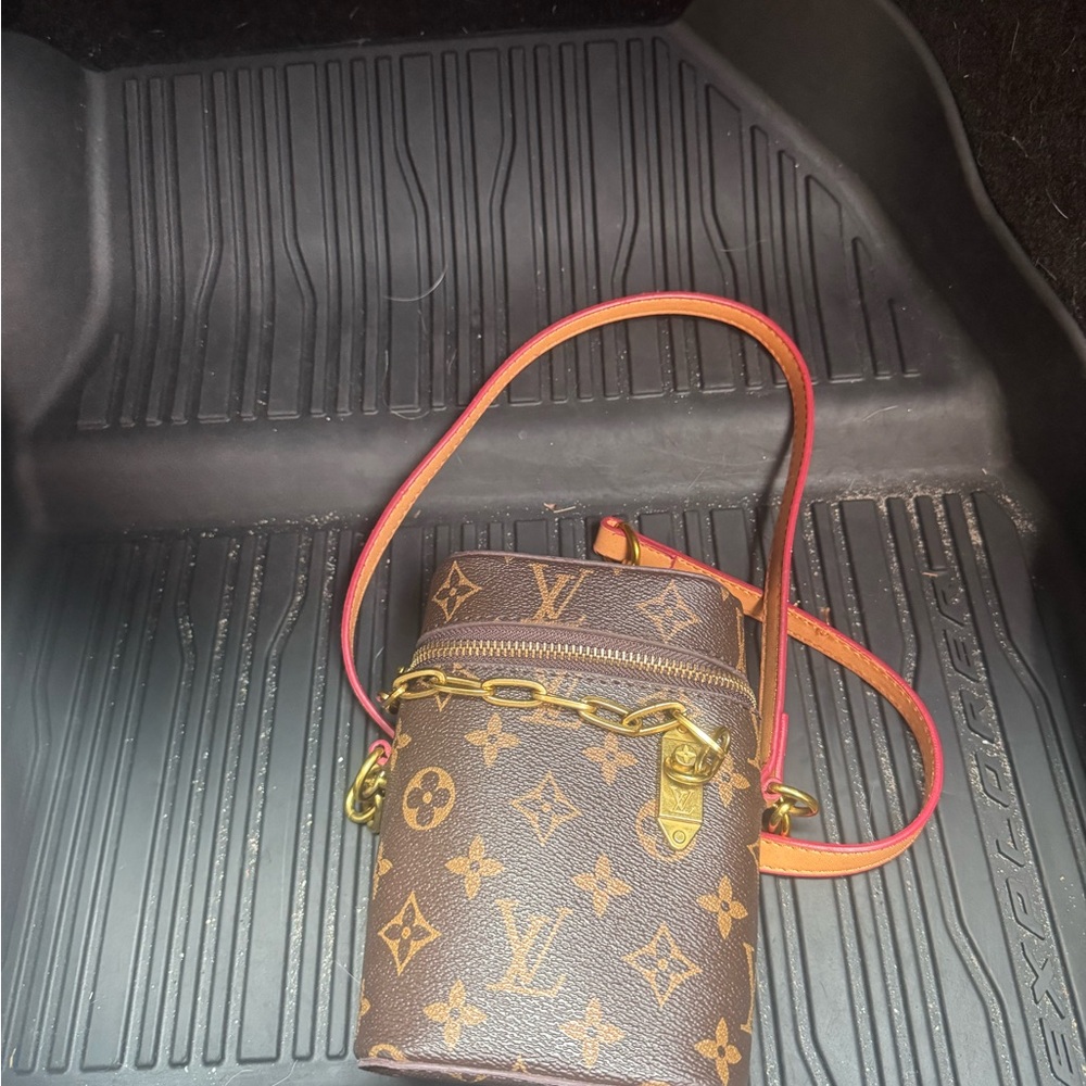 Louis Vuitton phone bag - Picture 4 of 4